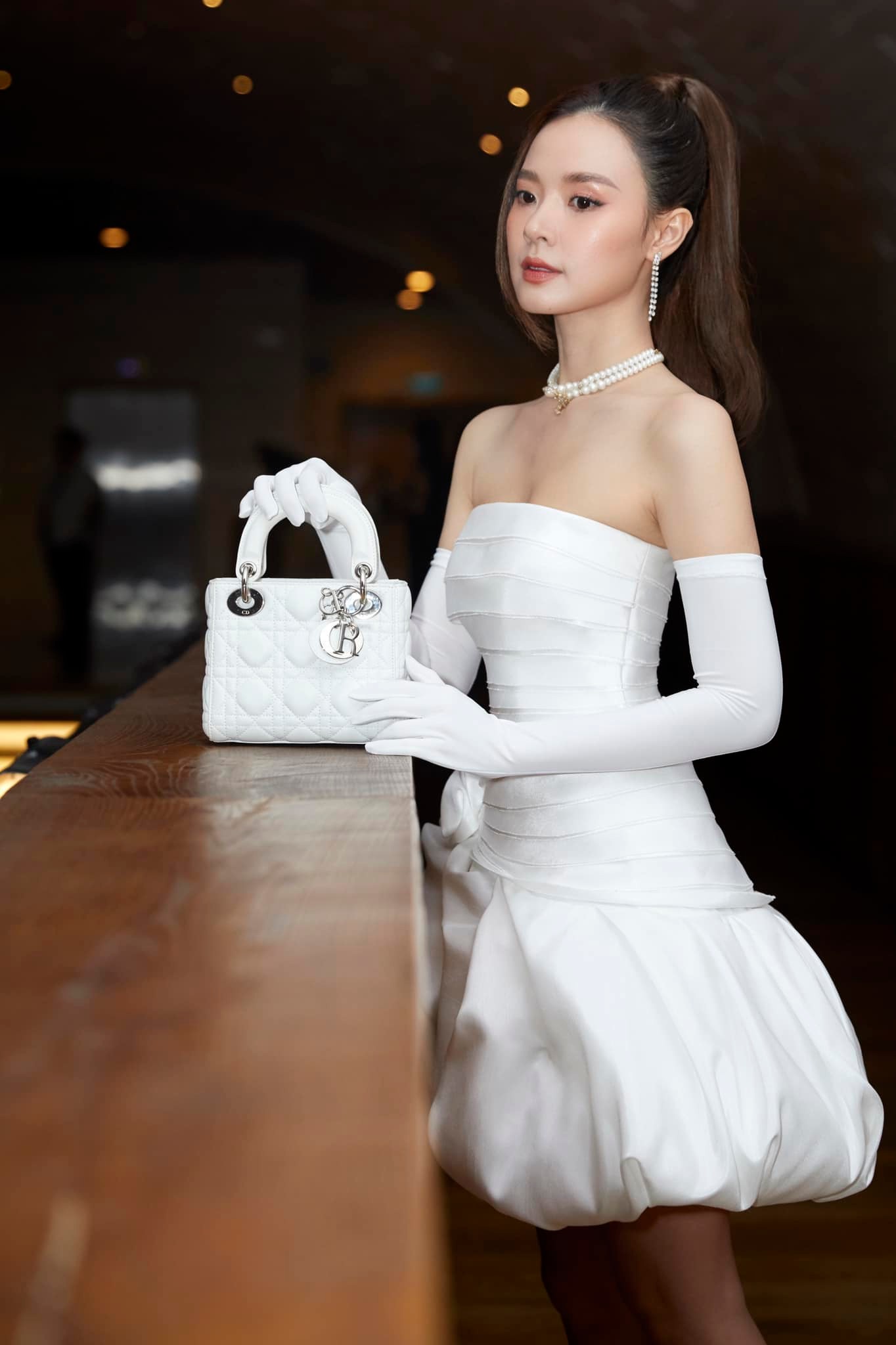 Loat-anh-camera-thuong-chua-chinh-sua-cua-midu-lo-nhan-sac-va-voc-dang-doi-thuc-khac-xa-anh-tu-dang-3