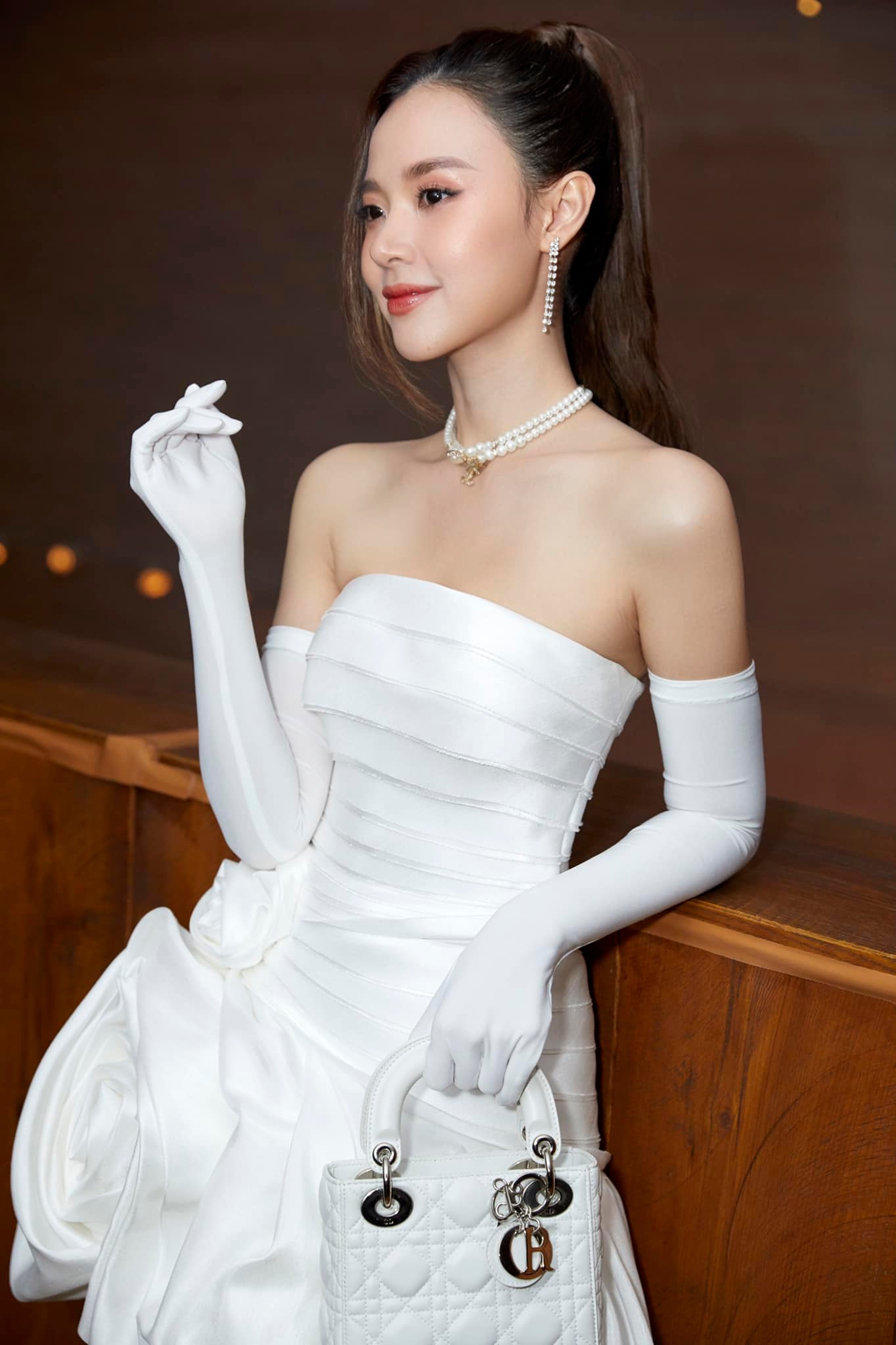 Loat-anh-camera-thuong-chua-chinh-sua-cua-midu-lo-nhan-sac-va-voc-dang-doi-thuc-khac-xa-anh-tu-dang-4