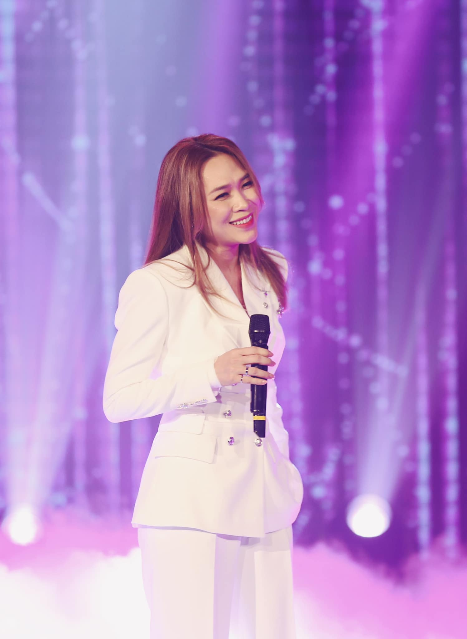 My-nhan-u40-chua-1-cong-khai-nguoi-yeu-so-huu-biet-thu-tram-ty-duoc-hang-loat-sao-nam-me-man-1