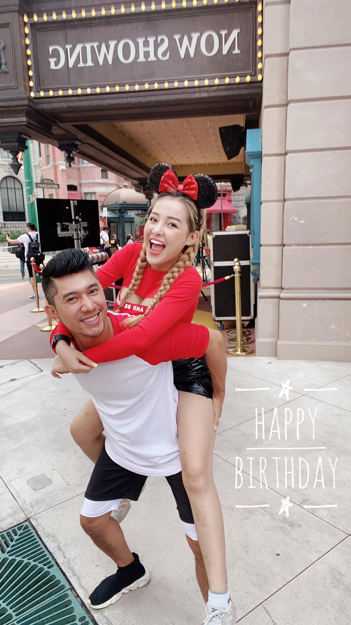 Luong-bang-quang-ngan-98-than-nhien-co-hanh-dong-tinh-tu-ngay-chon-dong-nguoi