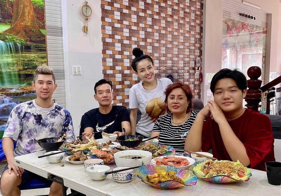 Vua-tiet-lo-ly-do-yeu-ngan-98-luong-bang-quang-lap-tuc-bi-cdm-chi-trich-la-bien-thai