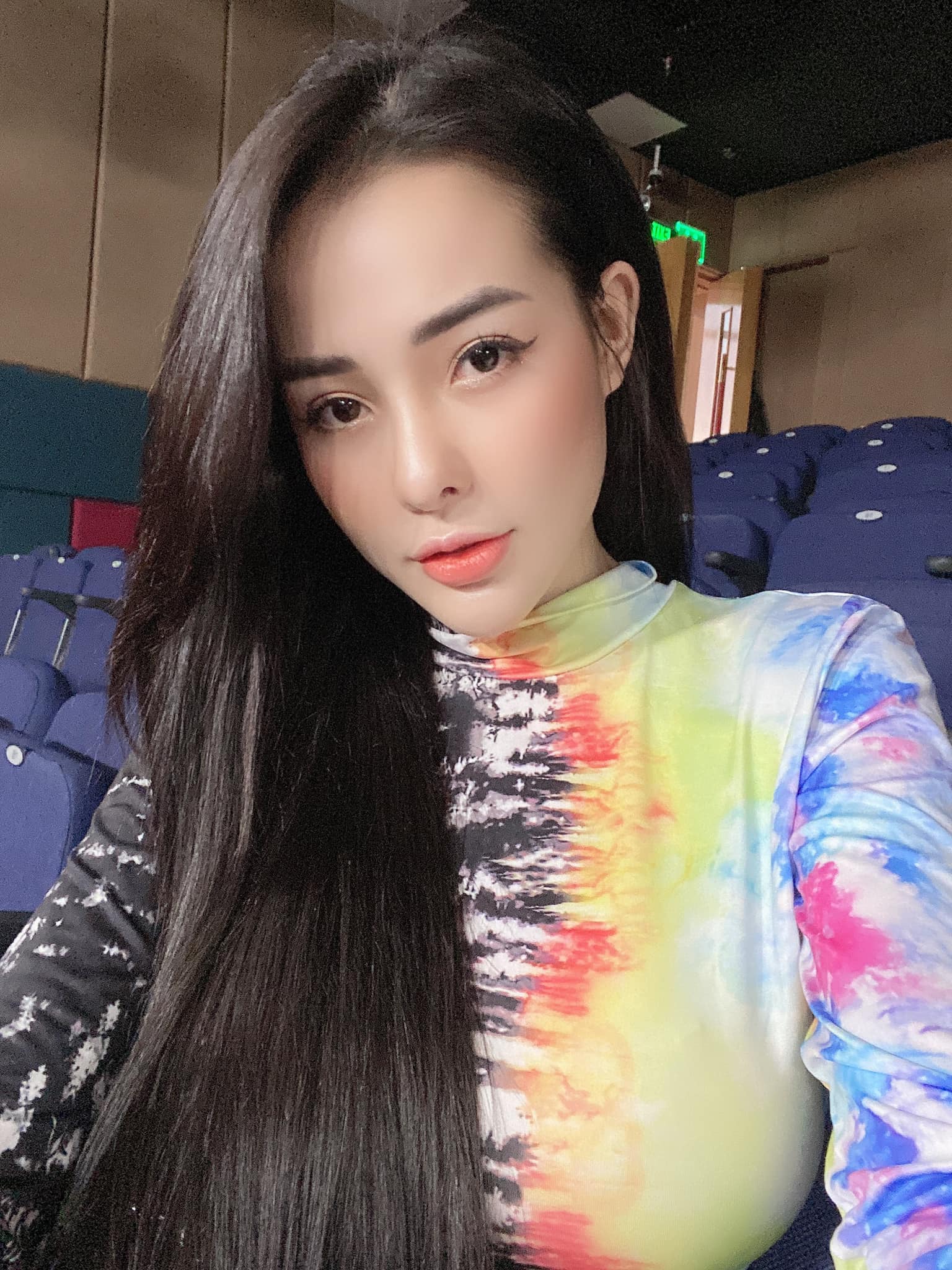 Ngan-98-than-nhien-khoe-tron-vong-1-qua-co-phat-ngon-tho-tuc-khi-livestream-khien-cdm-buc-xuc