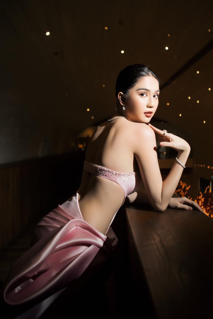 Ngoc-trinh-lien-tuc-bi-cu-dan-mang-chi-trich-mia-mai-khi-co-tinh-lam-hanh-dong-nay