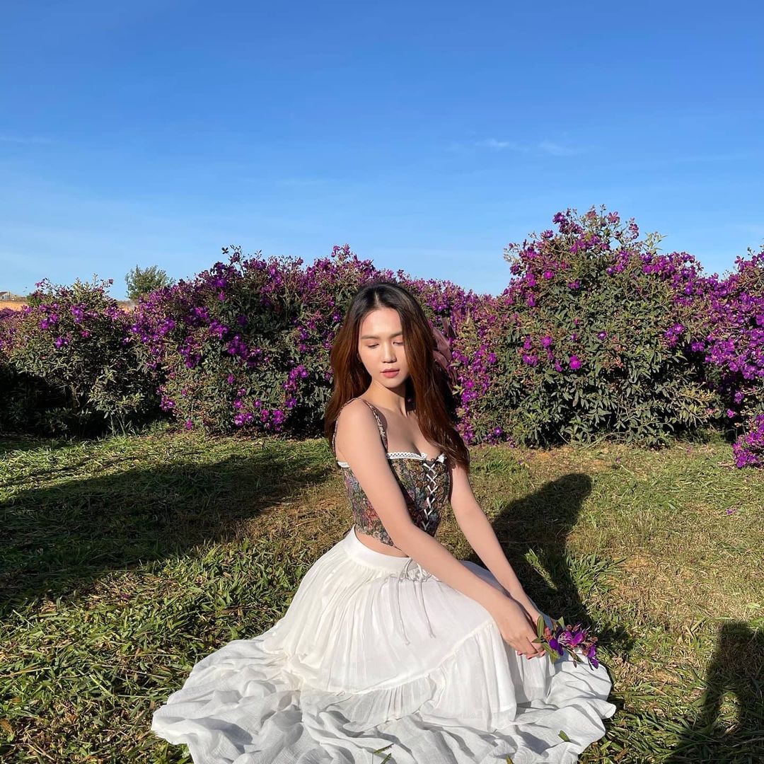 Khong-ho-danh-nu-hoang-noi-y-ngoc-trinh-khien-dan-tinh-do-guc-voi-loat-anh-giuong-chieu-nong-bong