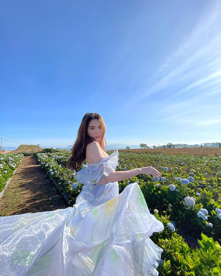 Me-man-voi-bo-anh-nang-tho-hut-mat-cua-ngoc-trinh-dung-chuan-my-nhan-khong-tuoi-cua-showbiz-viet-5