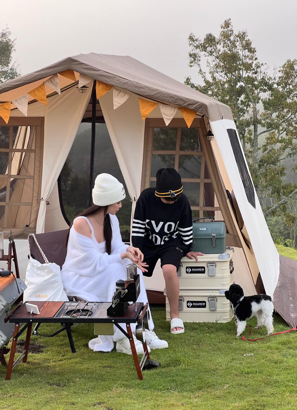 Bat-tron-canh-ngoc-trinh-dang-choi-dua-cung-con-trai-lo-ro-voc-dang-doi-thuc-chua-qua-chinh-sua-9