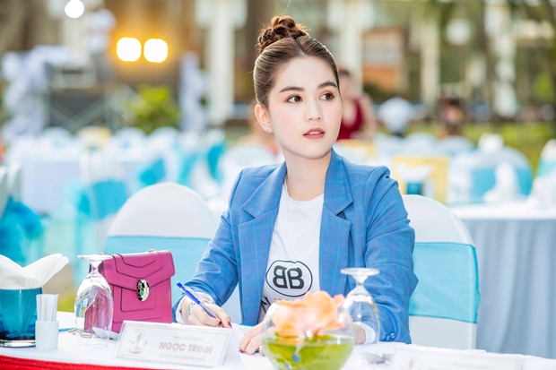 xuat-hien-anh-nong-cua-ngoc-trinh