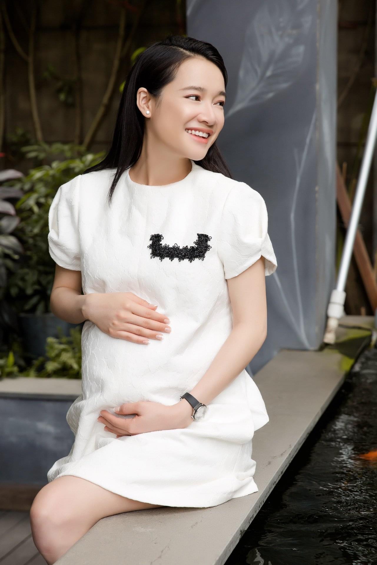 Nha-phuong-bat-ngo-chia-se-hinh-anh-mang-bau-gay-xon-xao-cong-dong-mang-suot-nhung-gio-qua 