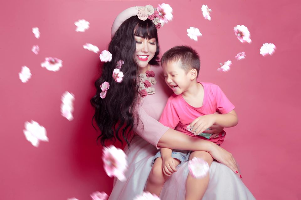 Hậu ly h&ocirc;n, Phi Thanh V&acirc;n đăng h&igrave;nh si&ecirc;u &acirc;m: 'Con trai nữa rồi. Bố ch&aacute;u l&agrave; ai sao &ocirc;ng kh&ocirc;ng n&oacute;i' n&oacute;i