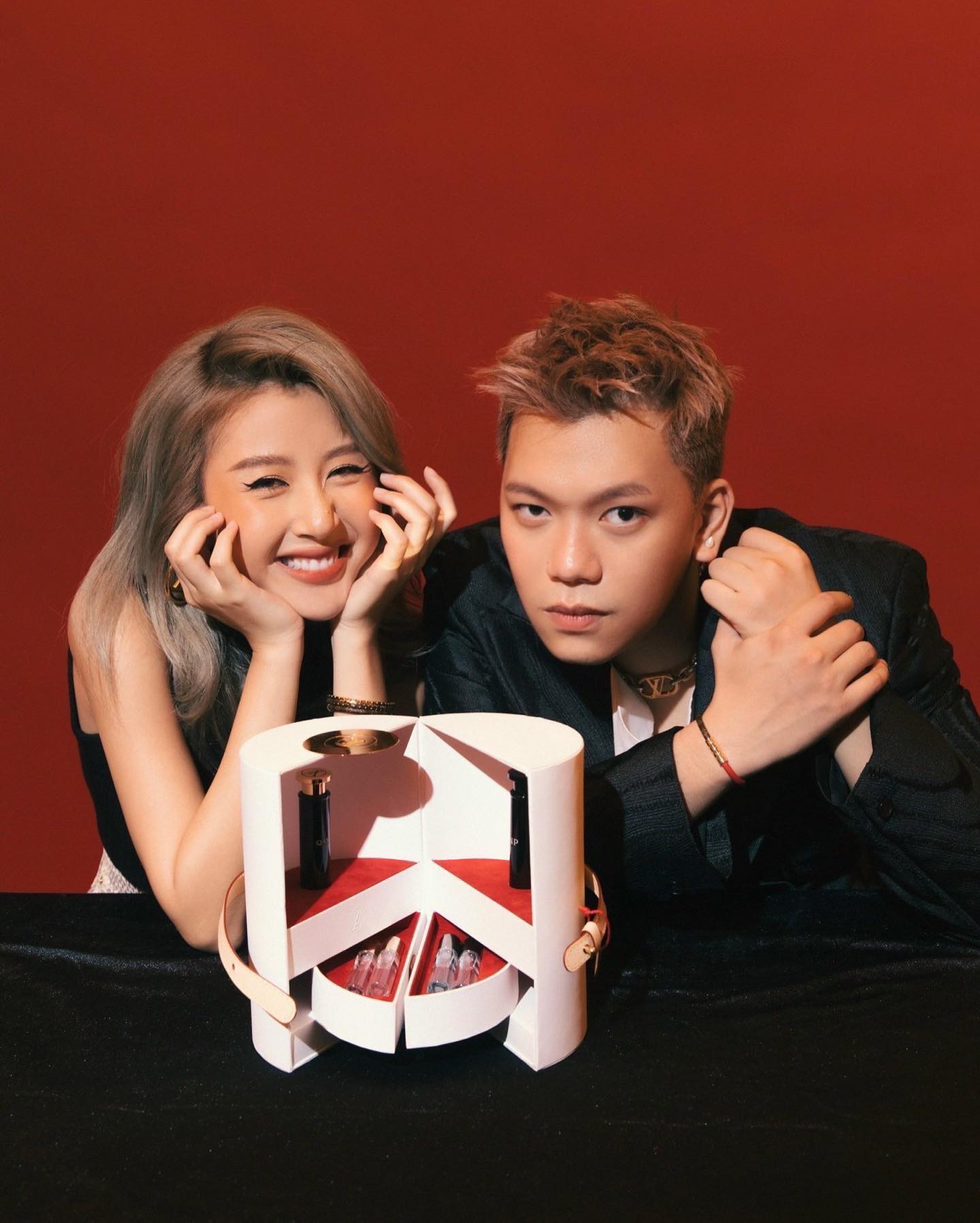 Quynh-anh-shyn-dang-anh-tinh-tu-ben-nguoi-yeu-nhan-valentine-dien-mao-va-danh-tinh-khien-cdm-ngo-ngang-6