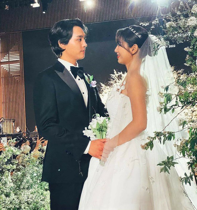 Bat-tron-canh-Park-Shin-Hye-ngoai-pho-lo-nhan-sac-that-giai-doan-mang-thai-khien-dan-tinh-ngo-ngang