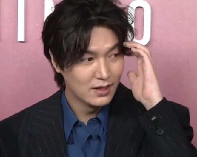 Loat-anh-camera-thuong-lam-lo-ro-nhan-sac-that-gia-nua-phat-phi-cua-lee-min-ho-gay-ngo-ngang-4