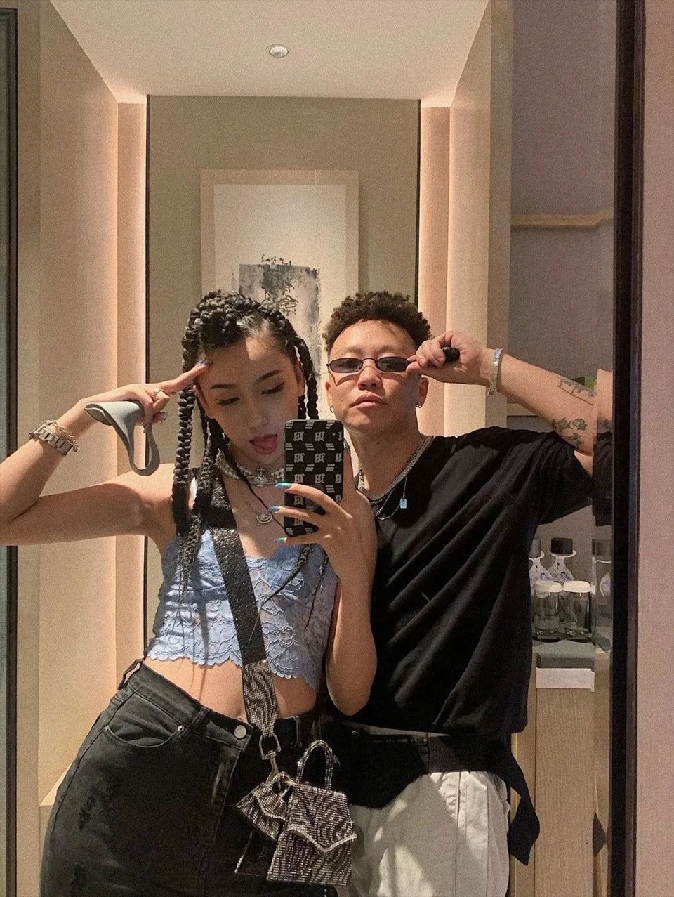 Sao-nu-tre-dinh-dam-buc-xuc-to-bi-nguoi-yeu-tac-dong-vat-ly-va-lay-nhiem-benh-nhay-cam