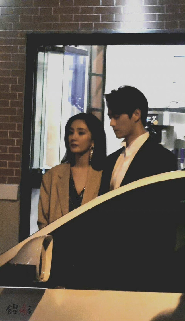 Team-qua-duong-quay-len-canh-duong-mich-hua-khai-o-duong-pho-lo-ro-sac-voc-doi-thuc-gay-ngo-ngang-11