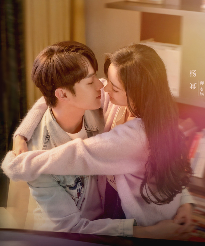 Team-qua-duong-quay-len-canh-duong-mich-hua-khai-o-duong-pho-lo-ro-sac-voc-doi-thuc-gay-ngo-ngang