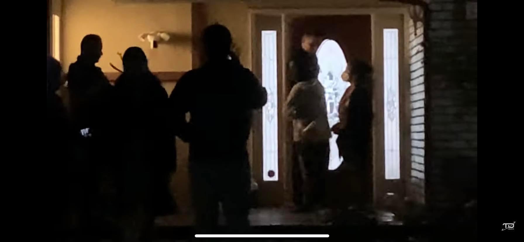 Cuoc-song-cua-thuy-nga-trong-1-tuan-qua-sau-khi-bi-canh-sat-my-yeu-cau-roi-khoi-nha-luc-nua-dem