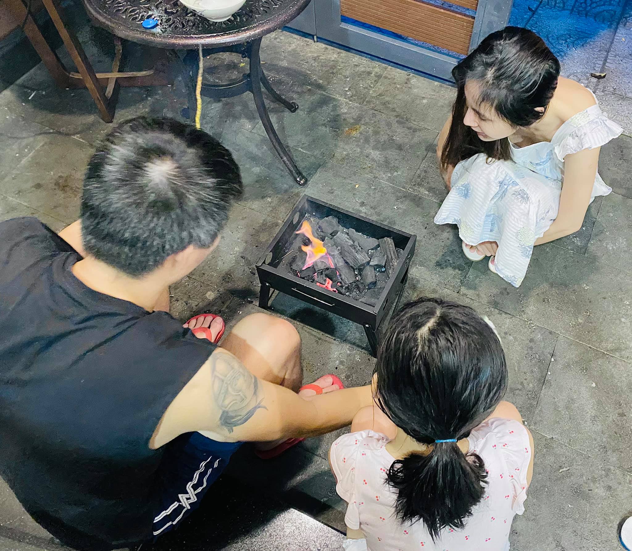 Cong-vinh-hao-hung-chia-se-khoanh-khac-con-gai-quay-quan-ben-co-noi-95-tuoi-khien-dan-tinh-thich-thu