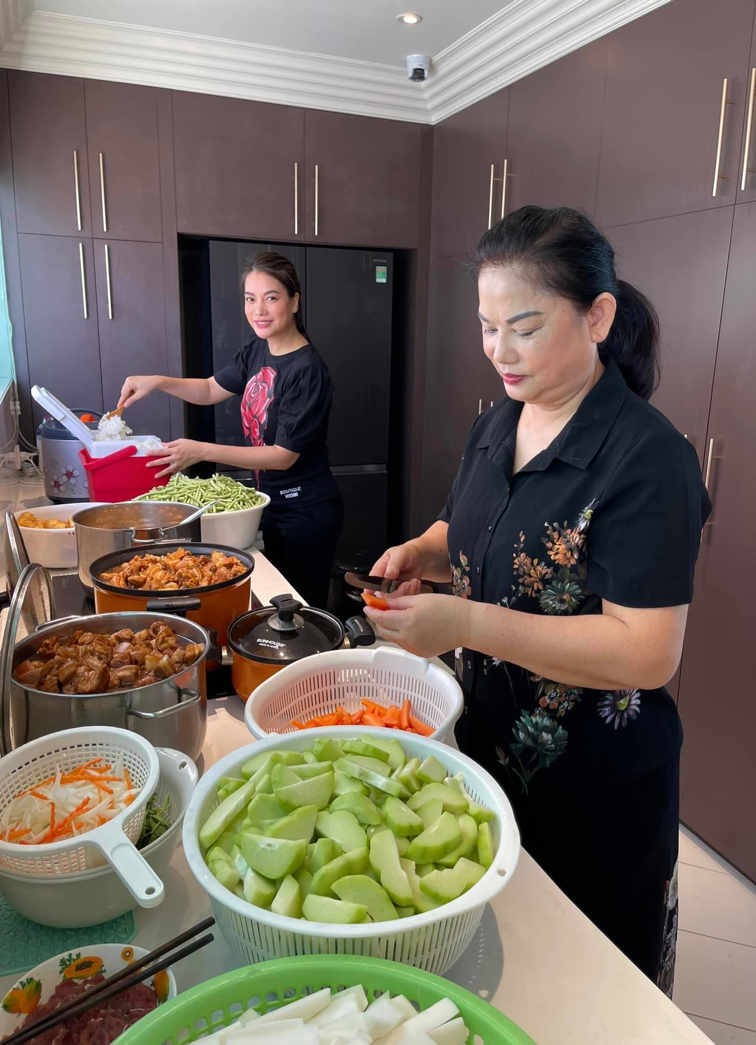 Tinh-cu-kim-ly-lo-ro-nhan-sac-that-tuoi-44-qua-camera-thuong-body-doi-thuc-thua-xa-me-3-con-ha-ho-4