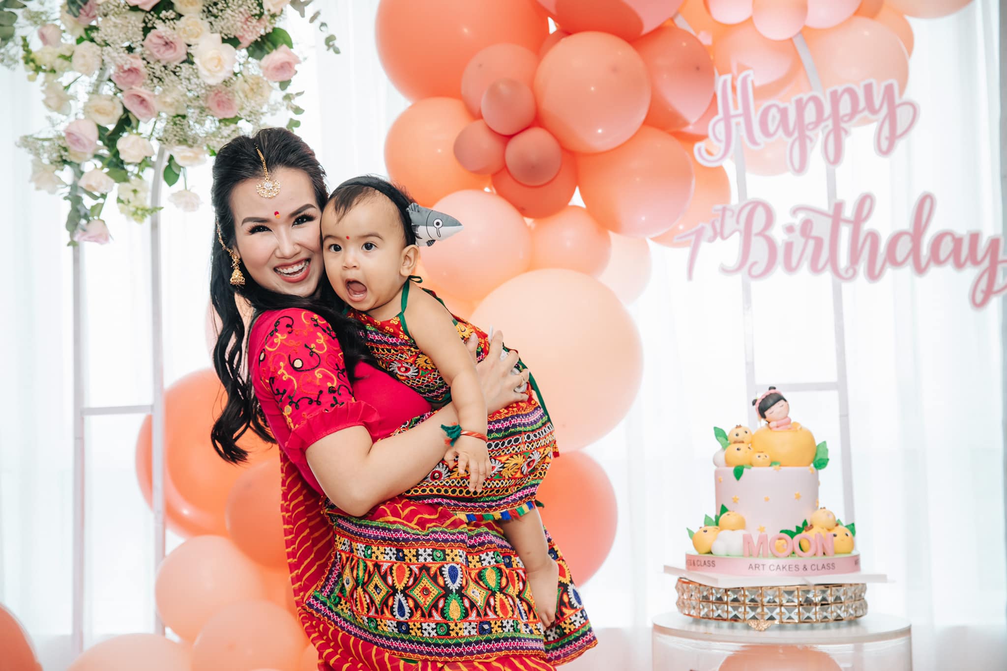 Vo-ha-tram-rang-ro-ben-gia-dinh-nho-nhap-dip-sinh-nhat-con-gai-cung-2