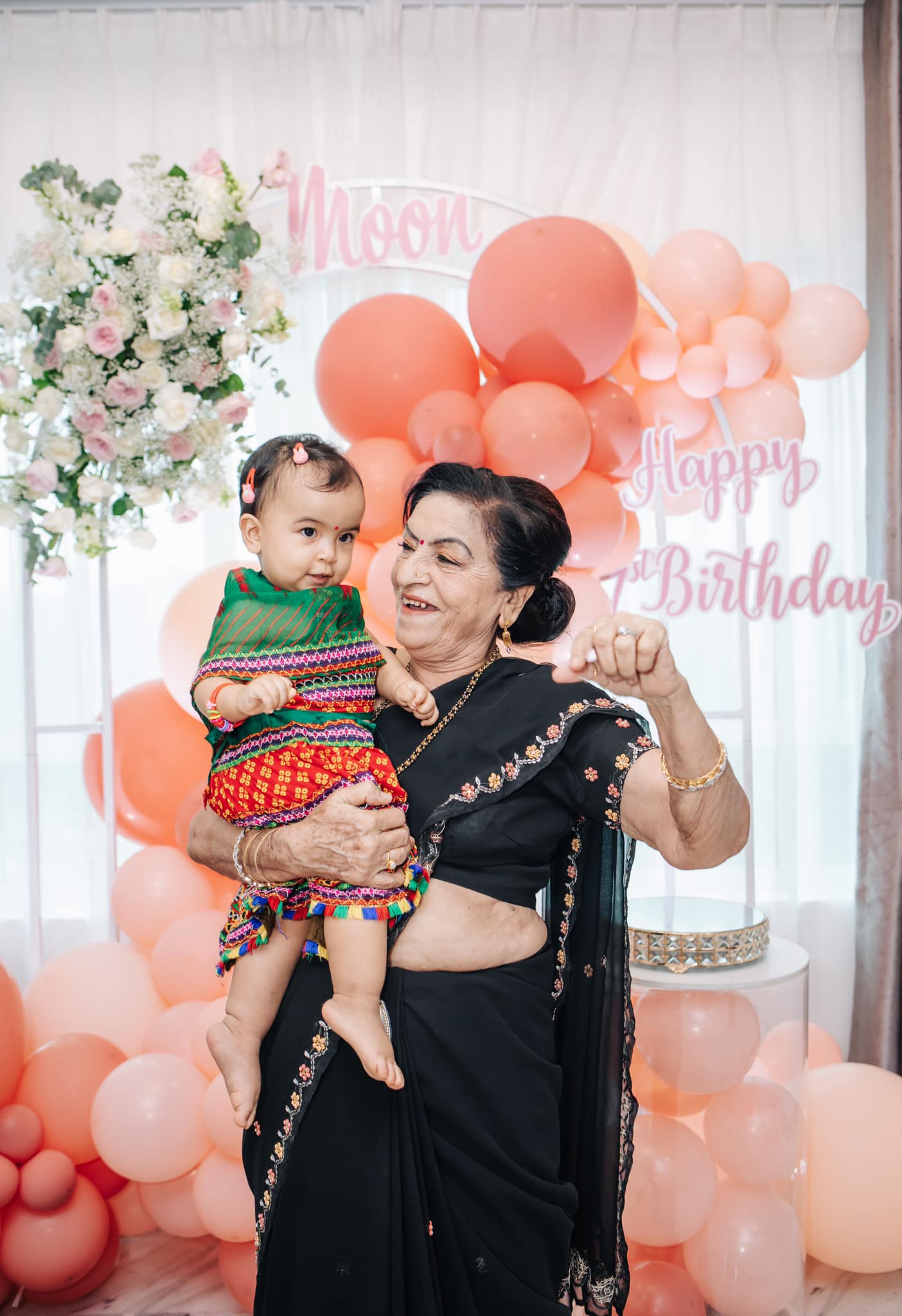 Vo-ha-tram-rang-ro-ben-gia-dinh-nho-nhap-dip-sinh-nhat-con-gai-cung-4