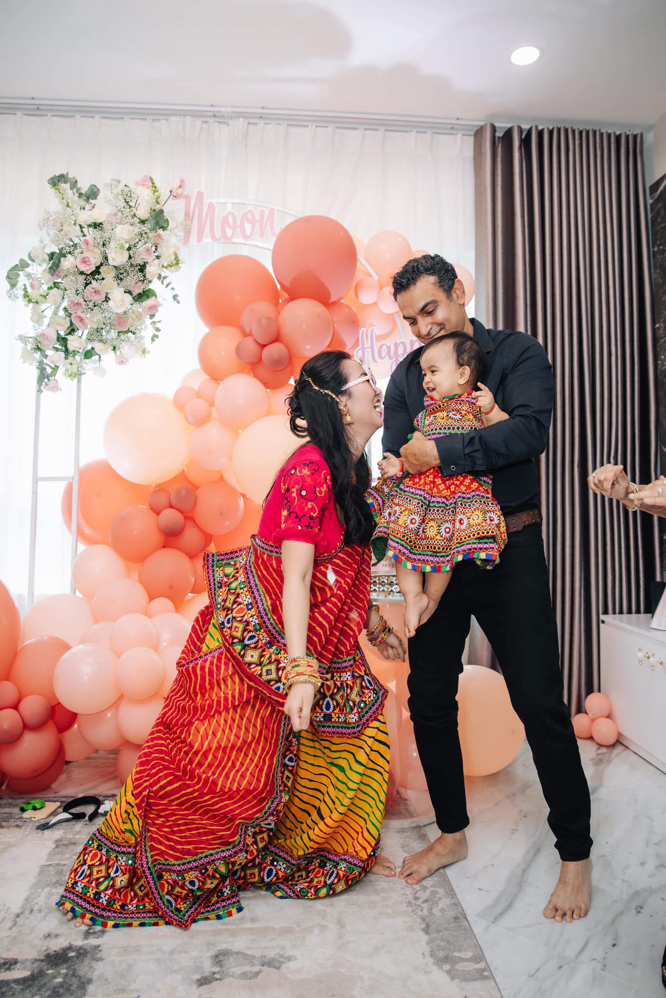 Vo-ha-tram-rang-ro-ben-gia-dinh-nho-nhap-dip-sinh-nhat-con-gai-cung-5