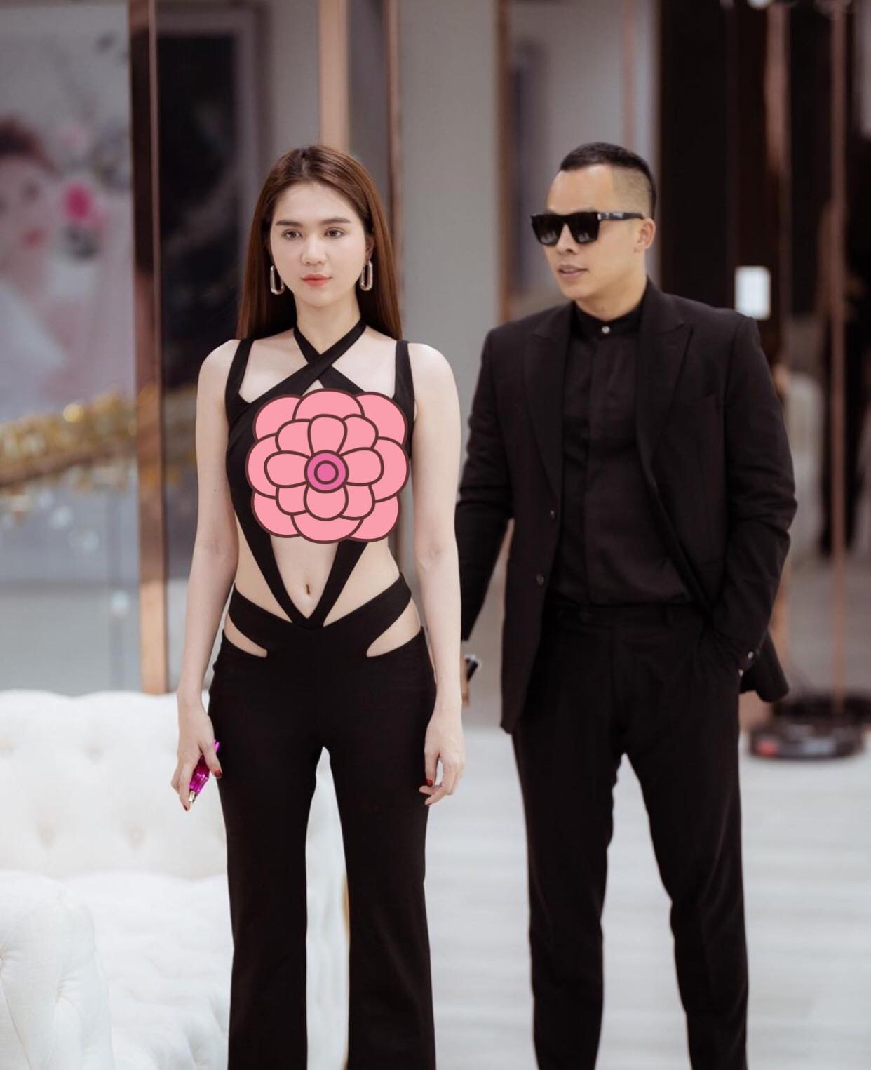 Vu-khac-tiep-lien-tuc-co-nhung-hanh-dong-than-mat-khi-ngoc-trinh-tha-rong-vong-1-khien-cdm-do-mat-3