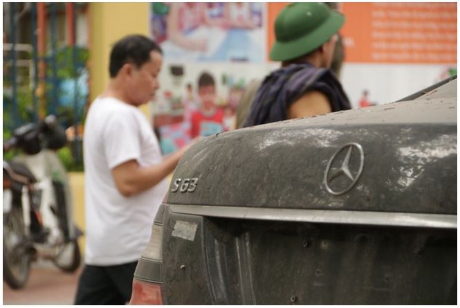 Bí ẩn về chủ nhân của những siêu xe hàng chục tỷ bị lãng quên nhiều năm trên vỉa hè Hà Nội