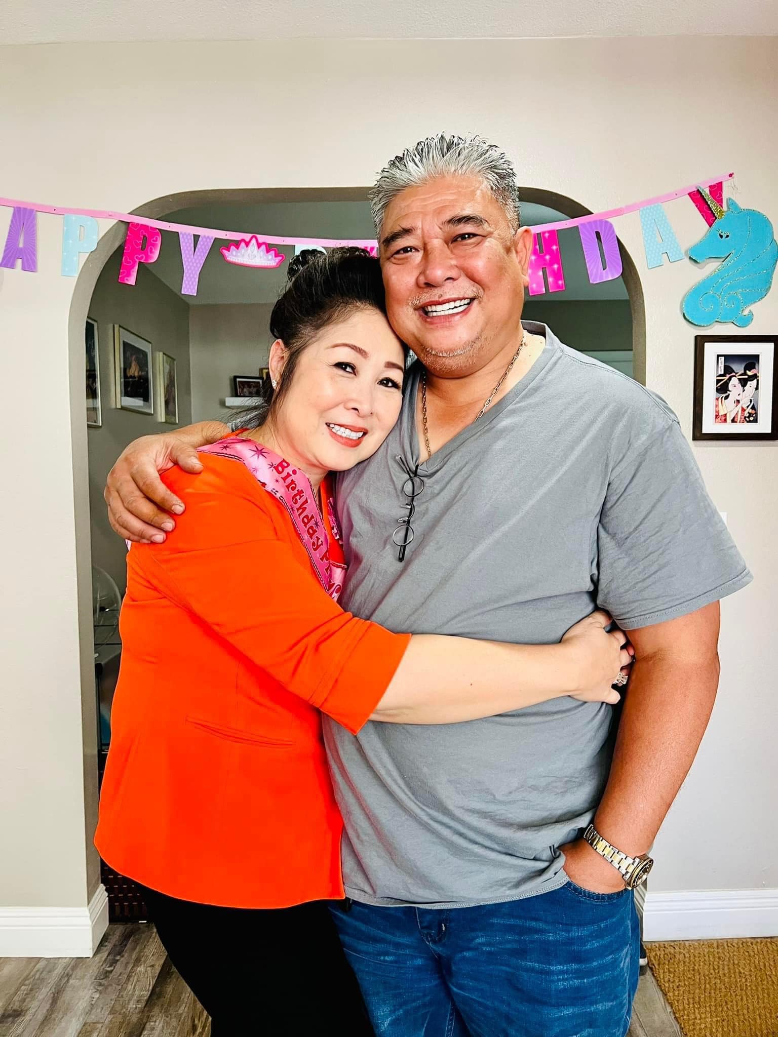 Hong-van-rang-ro-ben-dai-gia-dinh-nhan-dip-sinh-nhat-tuoi-56-khan-gia-dong-loat-gui-loi-chuc-mung-2