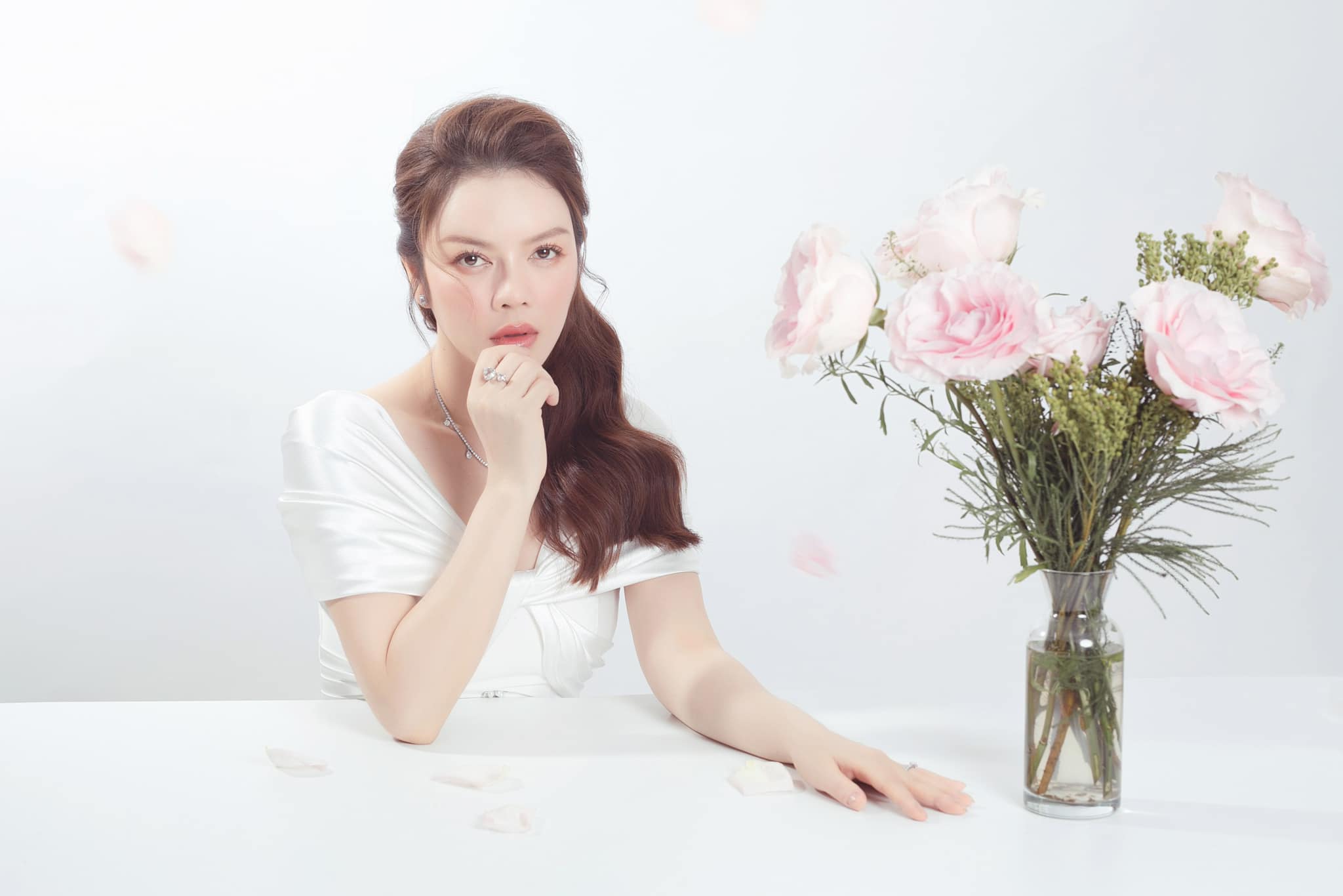 Ly-nha-ky-khoc-rong-nhac-den-viec-cuoi-xin-khien-ban-be-cung-khan-gia-khong-ngung-ban-tan-3