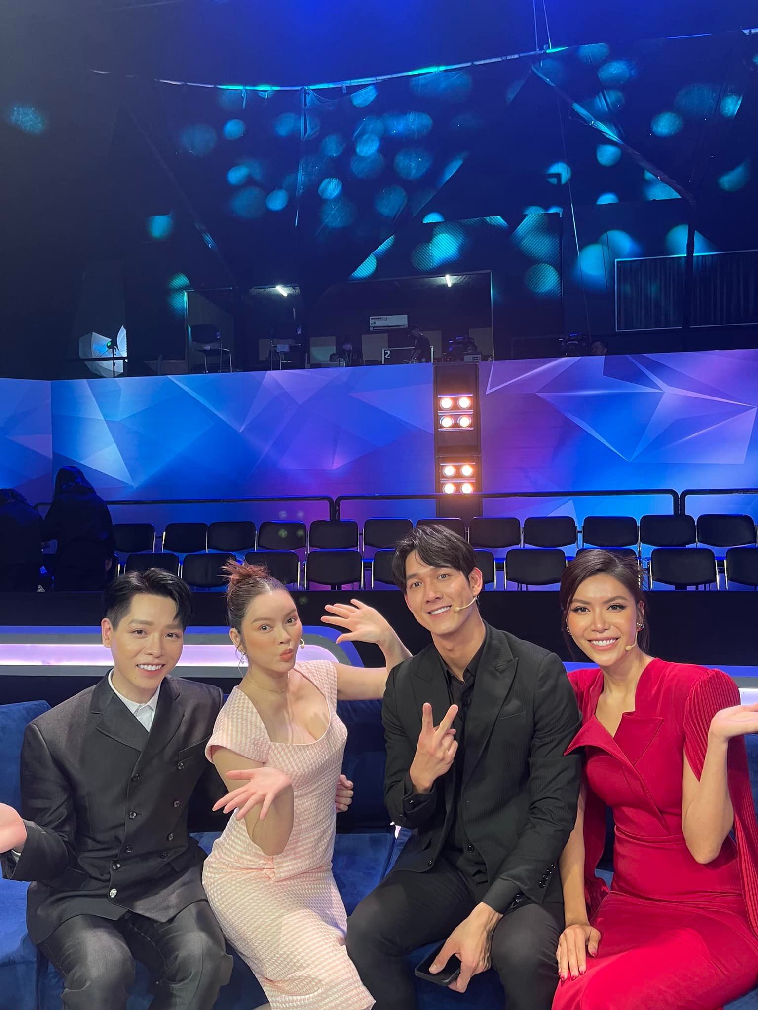 Ly-nha-ky-lo-nhan-sac-that-qua-camera-thuong-dien-vay-bo-sat-khoe-vong-1-ngoai-co-an-dut-ho-ngoc-ha