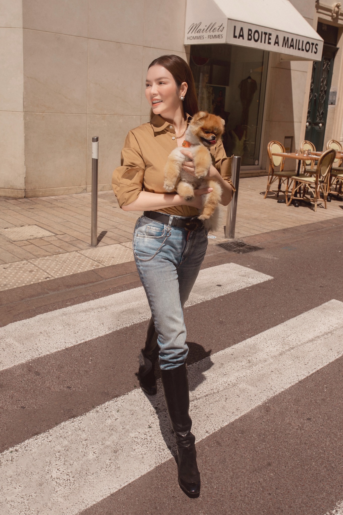 Ly-nha-ky-dien-set-do-theo-phong-cach-duong-pho-tu-tin-sai-buoc-o-troi-tay-khoe-sac-voc-an-tuong-3