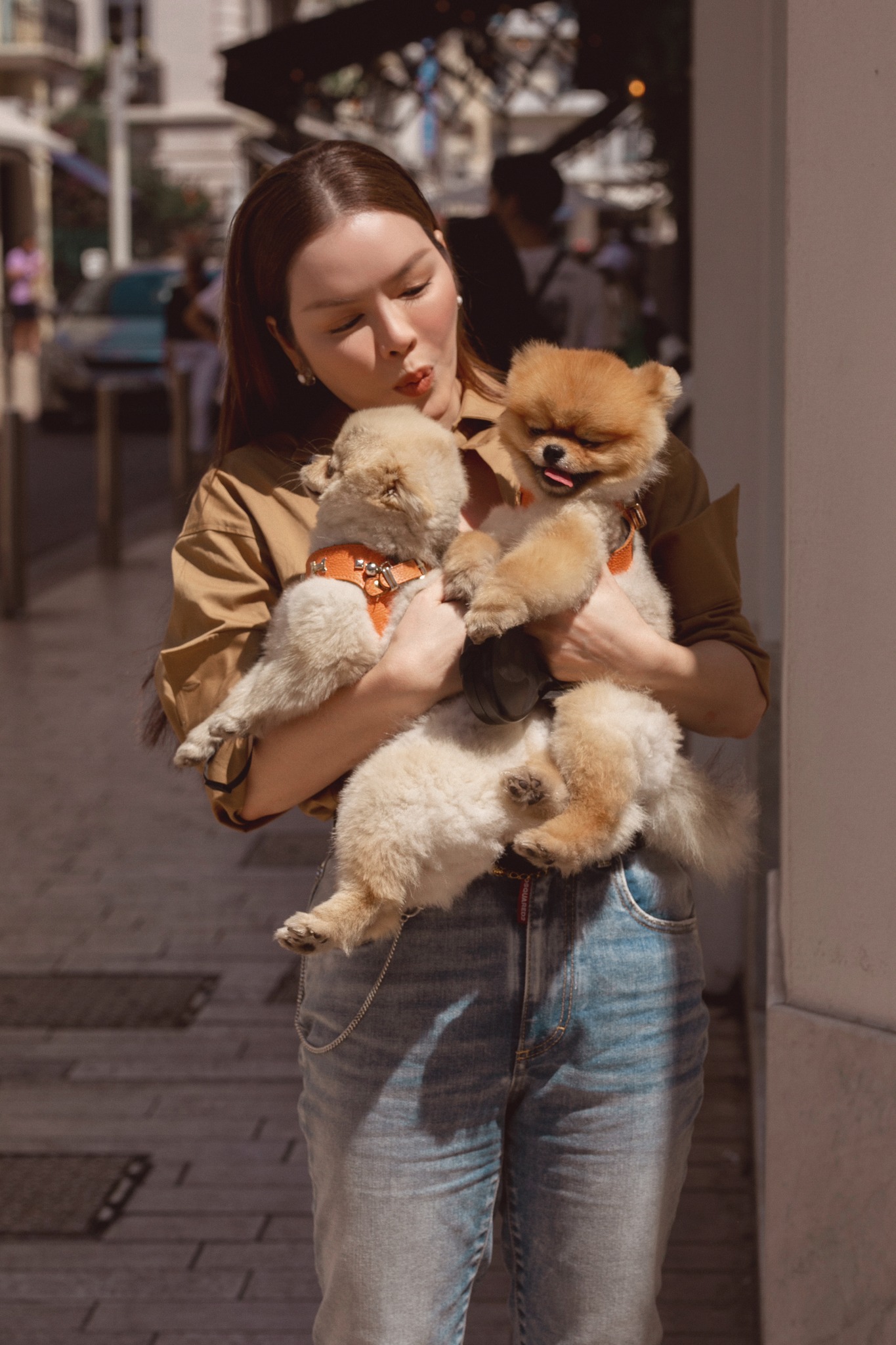 Ly-nha-ky-dien-set-do-theo-phong-cach-duong-pho-tu-tin-sai-buoc-o-troi-tay-khoe-sac-voc-an-tuong-4