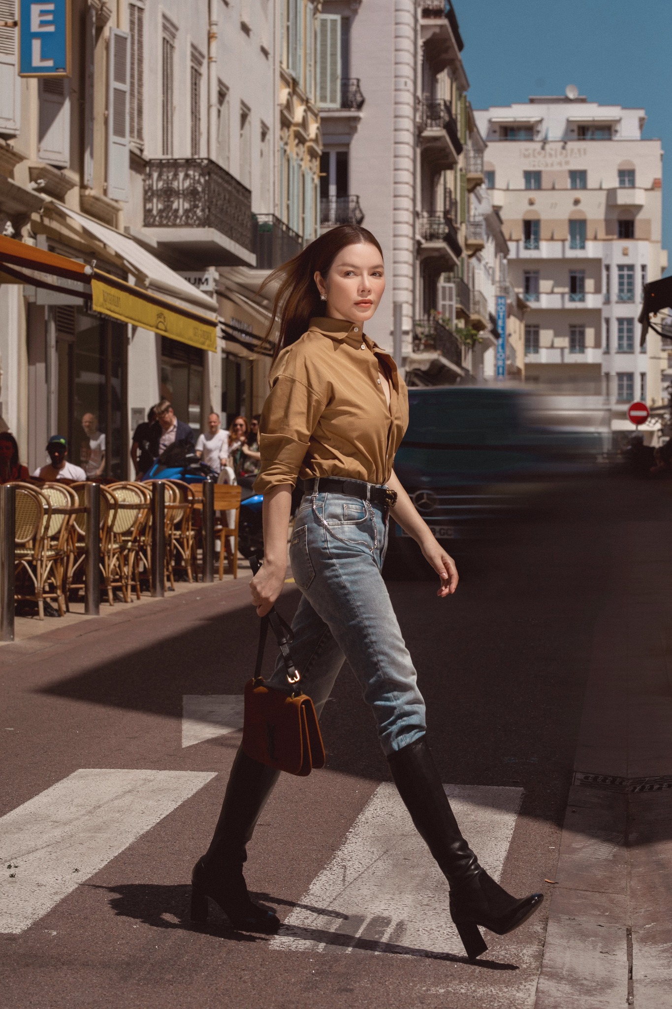 Ly-nha-ky-dien-set-do-theo-phong-cach-duong-pho-tu-tin-sai-buoc-o-troi-tay-khoe-sac-voc-an-tuong-6