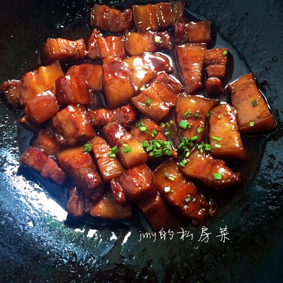 Muốn kho thịt lợn ngon thì nhất định không được cho loại gia vị này vào