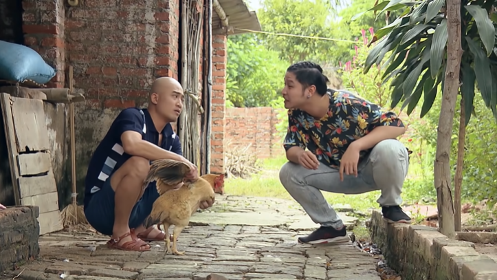 Pho-trong-lang-tap-11-men-chinh-thuc-cai-ruou-noi-1-cau-tham-thuy-khi-bi-tien-ru-di-nhau-giai-den