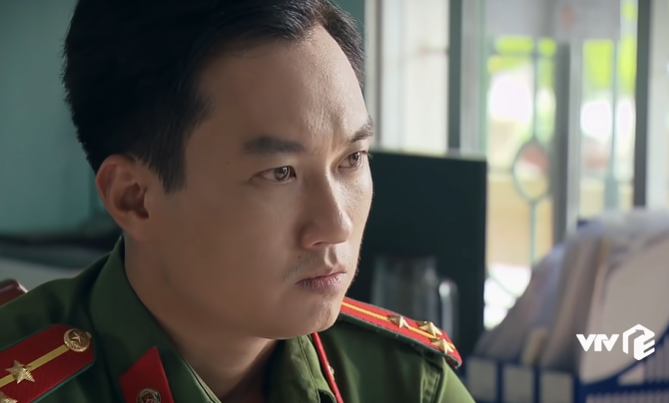 Pho-trong-lang-tap-6-he-lo-cuoc-tro-chuyen-cang-thang-giua-nam-va-ma-men-men-tai-tru-so-cong-an