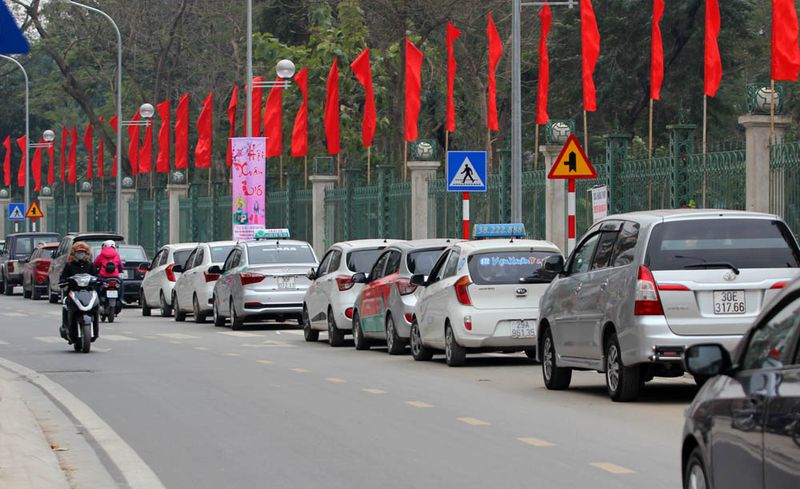 CSGT áp dụng cách xử phạt mới về đỗ sai vị trí ô tô, mức phạt lên tới 6 triệu đồng