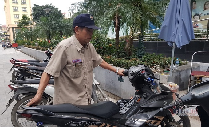 Bị kẻ trộm bẻ khóa lấy cắp xe 200 triệu trong vài giây, bác bảo vệ phải rao bán đất để đền cho khách
