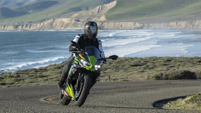 Kawasaki Ninja 650 chạy êm ái dù ở những địa hình đồi núi hiểm trở