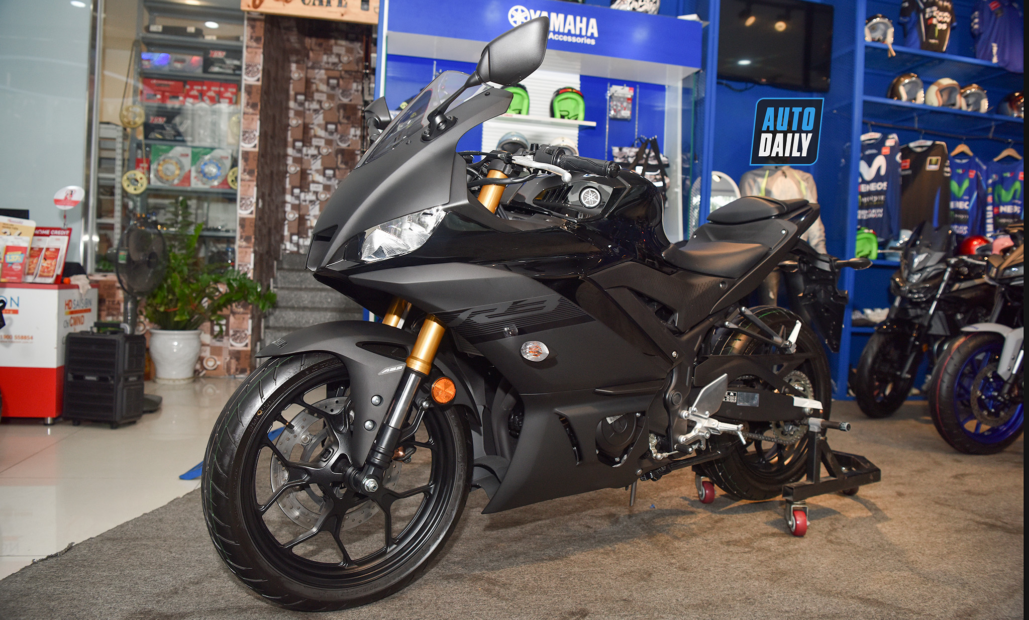 Yamaha YZF-R3 2020 giá rẻ hơn đời cũ nhưng có diện mạo mới cực sắc nét