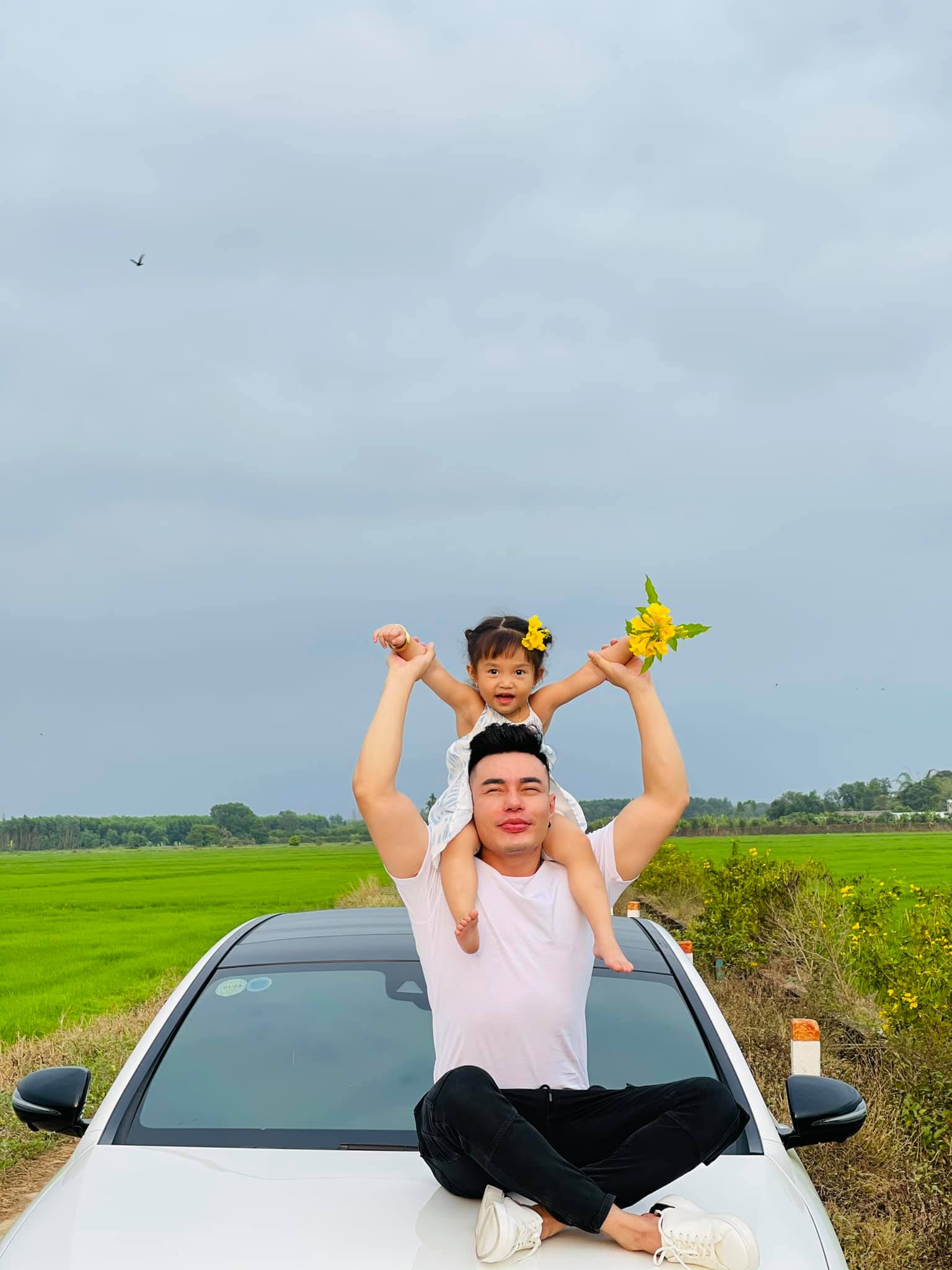 Clip-con-gai-3-tuoi-cua-le-duong-bao-lam-nhay-cuc-boc-nhac-tiktok-thinh-hanh-thu-hut-luot-xem-khung