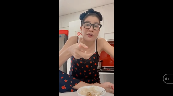 Trang-tran-nhan-keo-1-ty-cua-nu-ceo-bat-mi-thoi-gian-gia-dinh-ho-van-cuong-mo-so-tiet-kiem