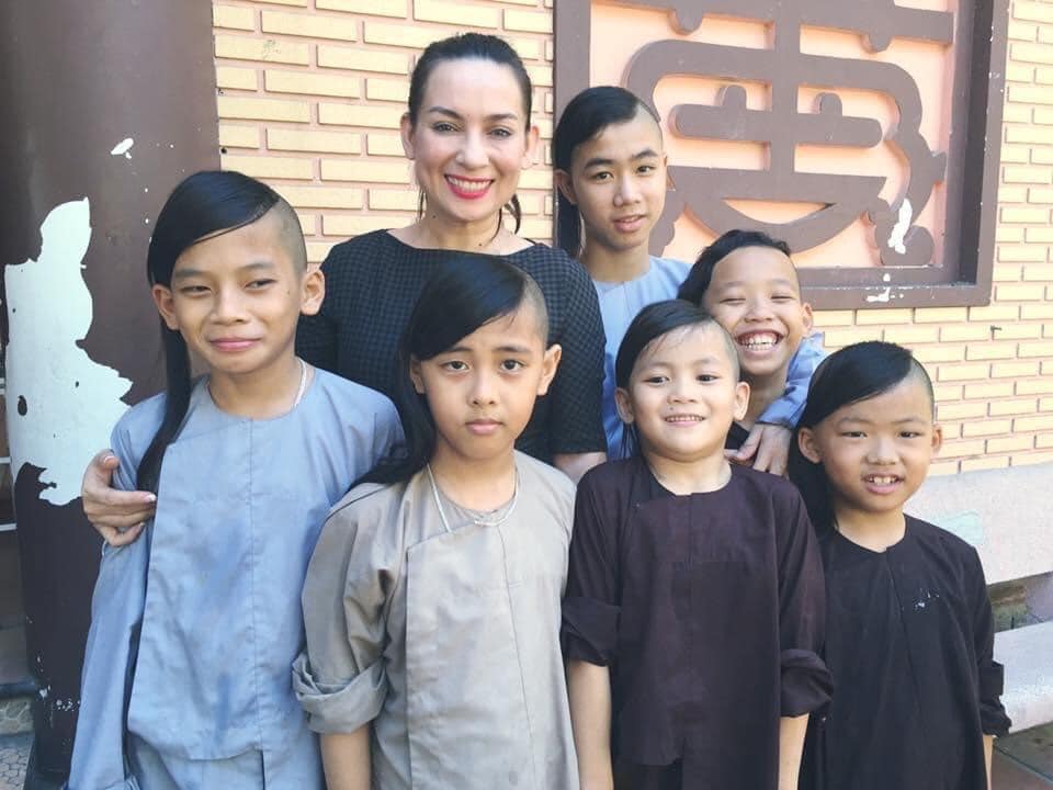 Clip-phi-nhung-vui-ve-tap-the-duc-cung-cac-con-tai-nha-lo-mat-moc-doi-thuc-cung-voc-dang-that-u50