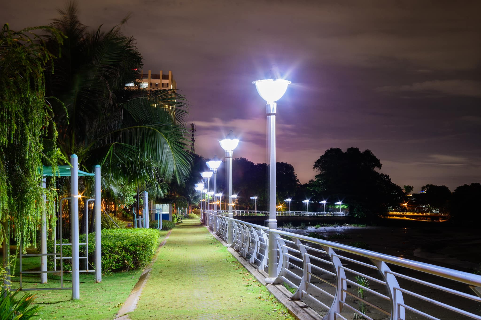 Vua-len-tieng-viec-tra-tien-cat-xe-cho-ho-van-cuong-phi-nhung-co-dong-thai-gay-xon-xao-suot-nhung-gio-qua