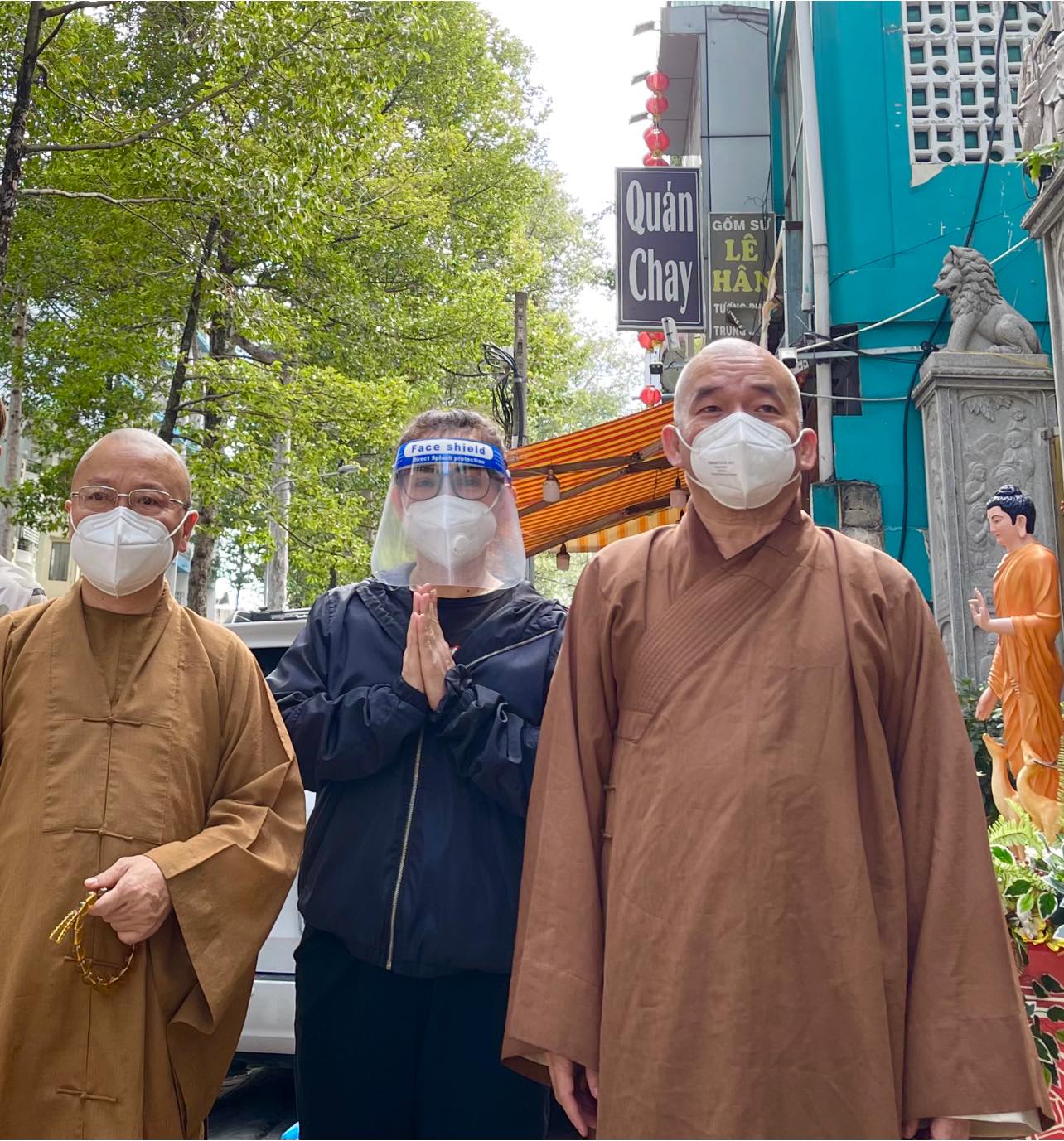 Xuat-hien-clip-phi-nhung-di-lam-tu-thien-voc-dang-cung-nhan-sac-u50-ngoai-doi-khien-cdm-ngo-ngang-1