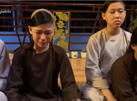 Nghe-tin-phi-nhung-benh-tinh-tro-nang-cac-con-nuoi-khoc-nuc-no-gui-loi-nhan-xuc-dong-den-nu-ca-si