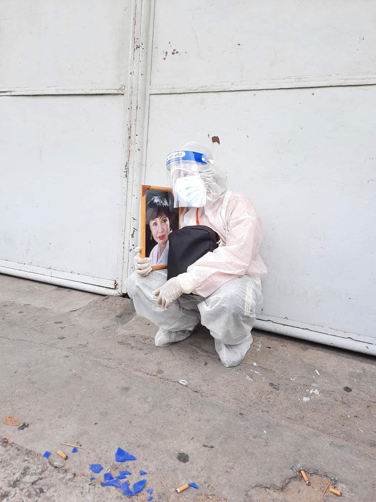 Cac-nghe-si-livestream-khoc-nghen-truoc-canh-dua-tang-ns-bach-mai-khien-hing-van-cung-cdm-vo-cung-xot-xa-13