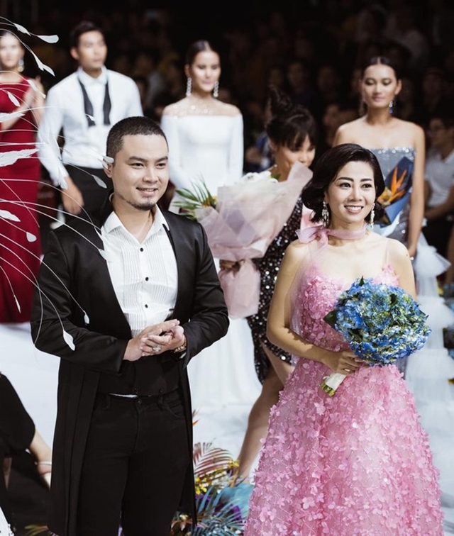 Be-lavie-duoc-tang-mon-qua-dac-biet-sau-mot-tuan-me-qua-doi-2