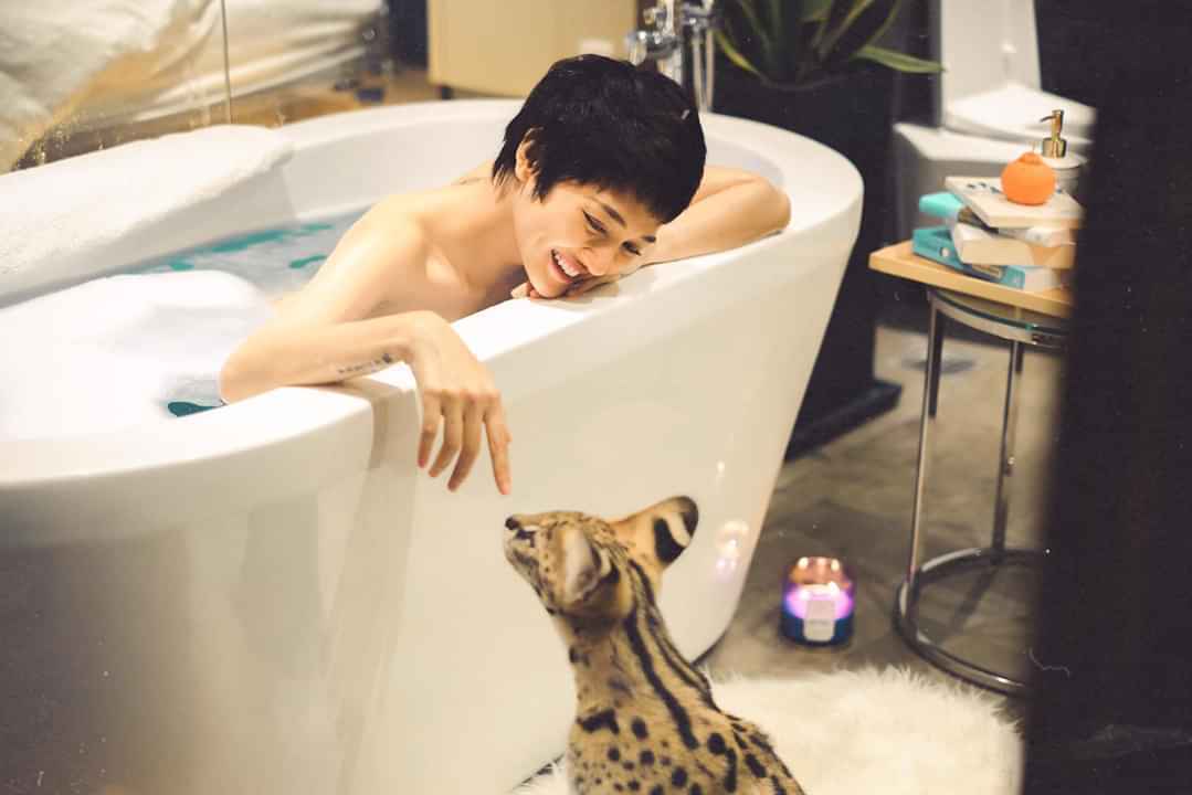 Bao-anh-dang-anh-tao-bao-trong-nha-tam-CĐM-dong-loat-goi-ten-Ho-Quang-Hieu-4