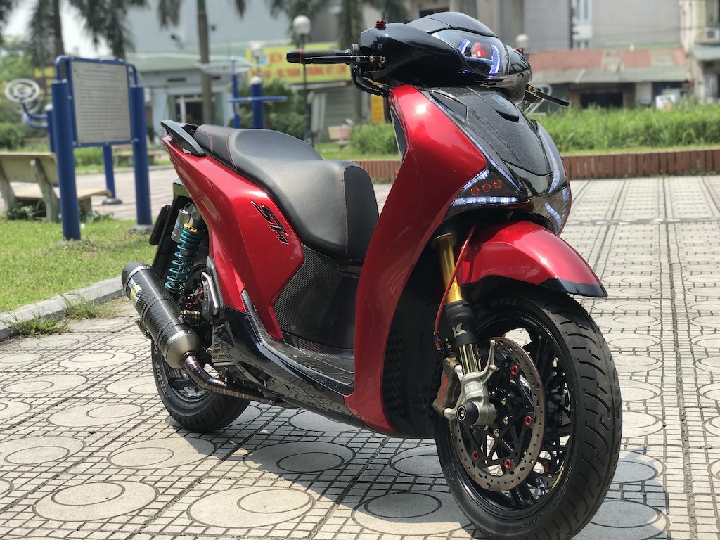 Biker Hà Nội chi hàng trăm triệu độ Honda SH 2019